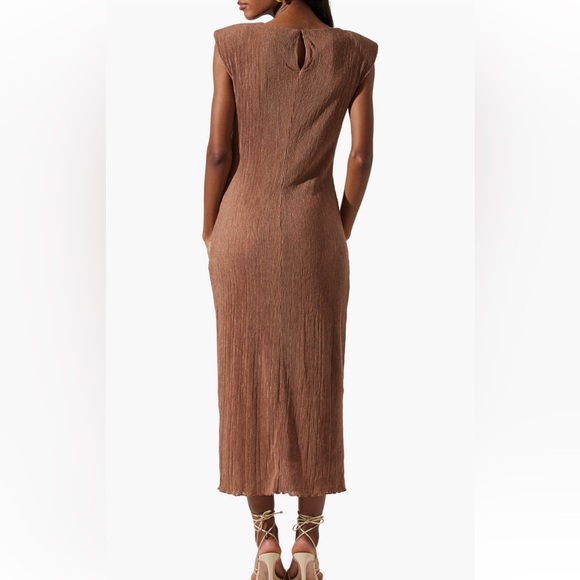 NWT ASTR the Label Plisse Maxi Brown Dress Size Medium - Picture 7 of 11
